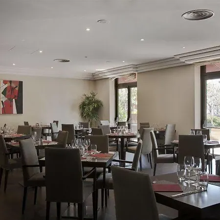 إن إتش فندق